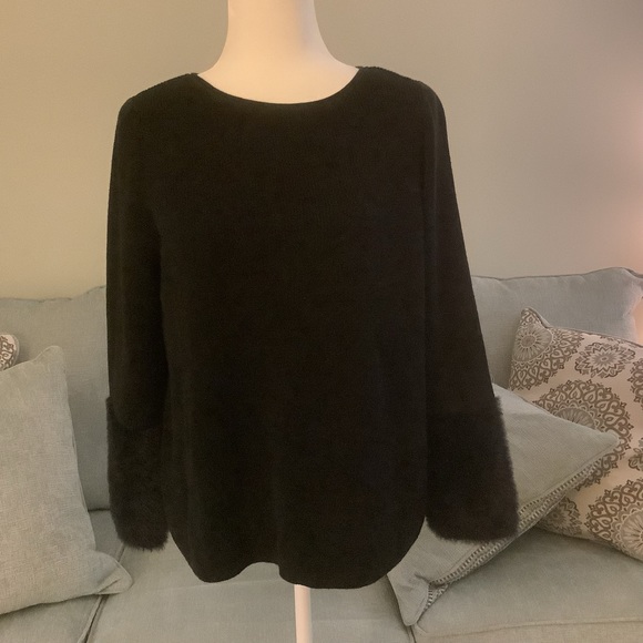J.Jill black sweater with faux fur cuffs - Picture 4 of 13
